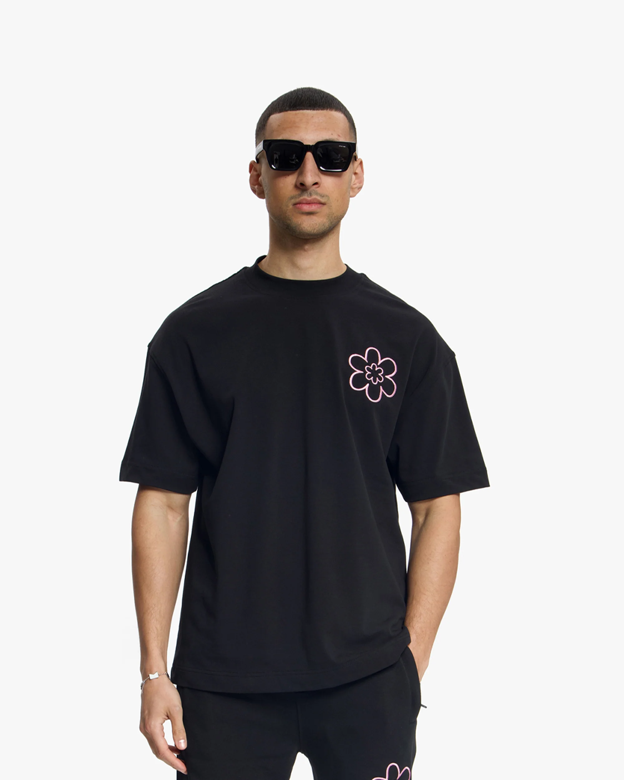 Croyez Contour De La Fleur T-Shirt | Black - Image 3