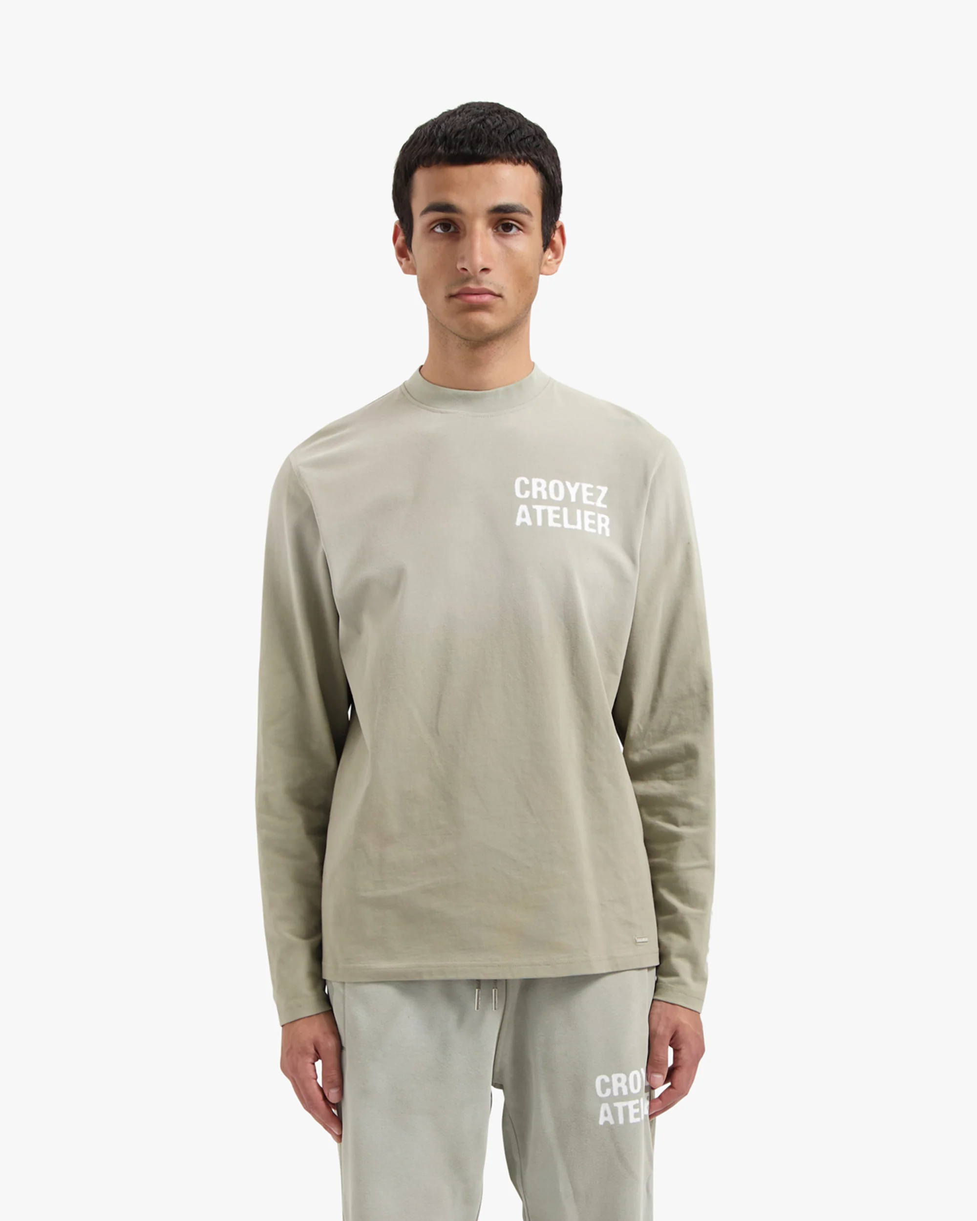 CROYEZ SPRAYED ATELIER LONGSLEEVE T-SHIRT | DUSTY OLIVE - Image 3
